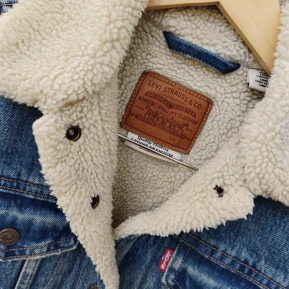 Levi's® Premium Sherpa Denim Jacket - Picture 3 of 7